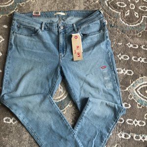 711 Skinny Levi's